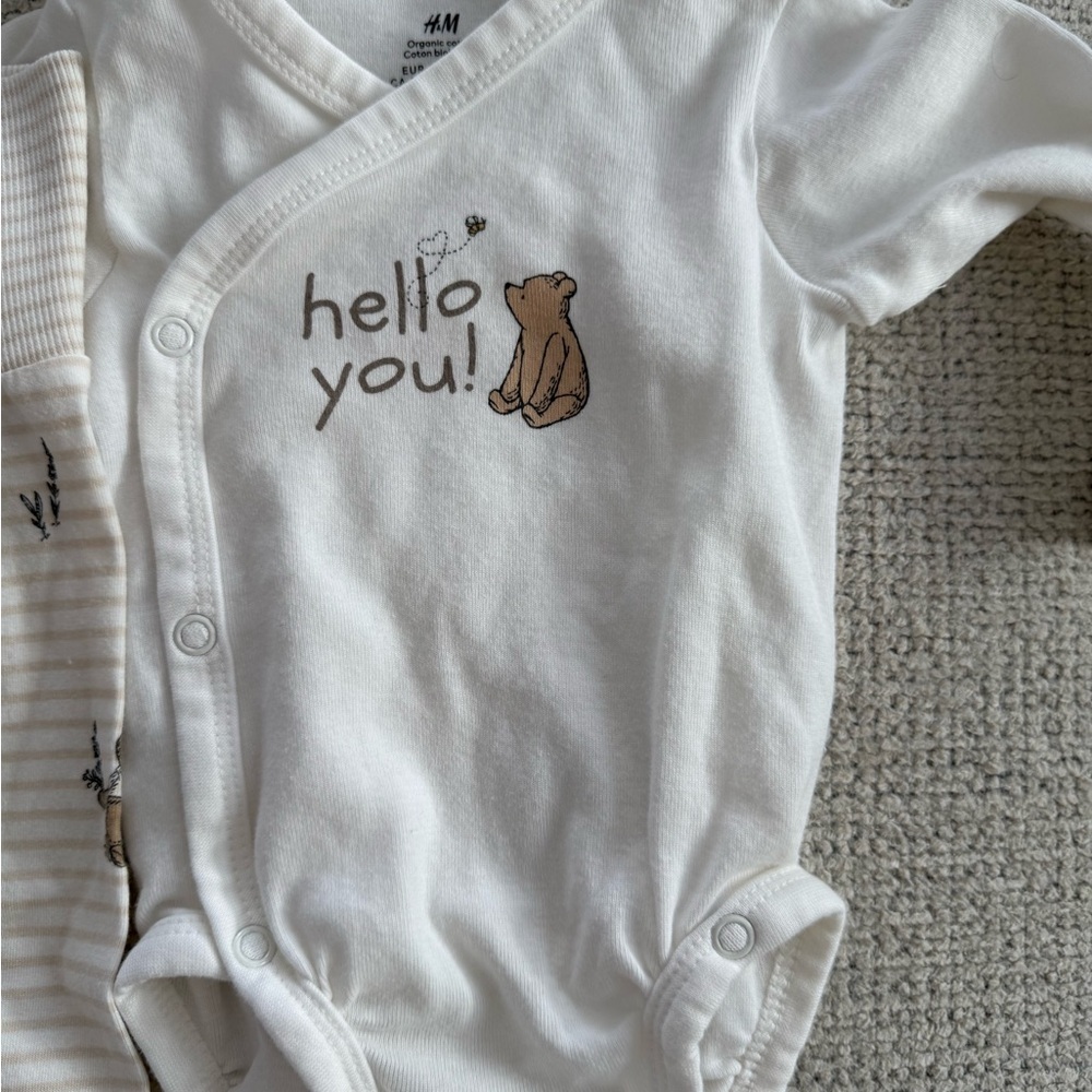 H&M Disney collab - Winnie the Pooh Cream Baby Outfit Set and Onesie - Picture 4 of 9